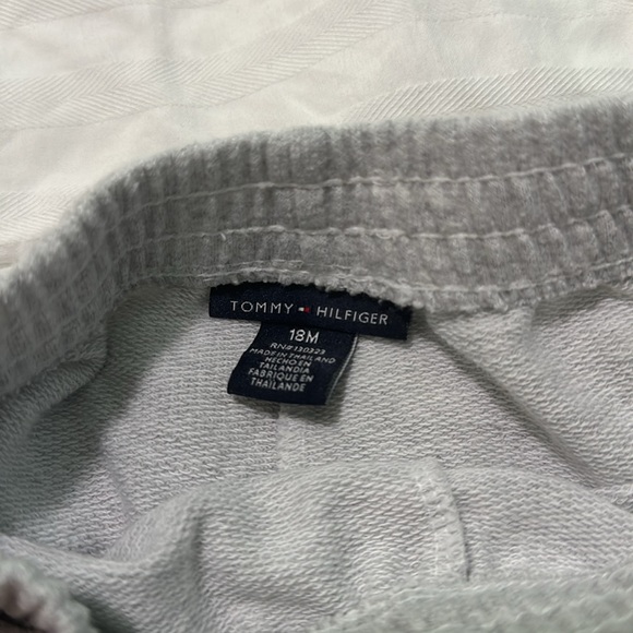 Tommy Hilfiger 18m - Picture 3 of 3